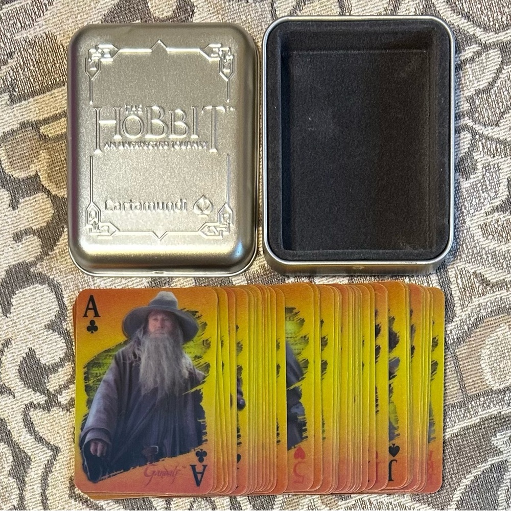 The Hobbit Lenticular Deck of Cards in Metal Tin by Cartamundi. LOTR.